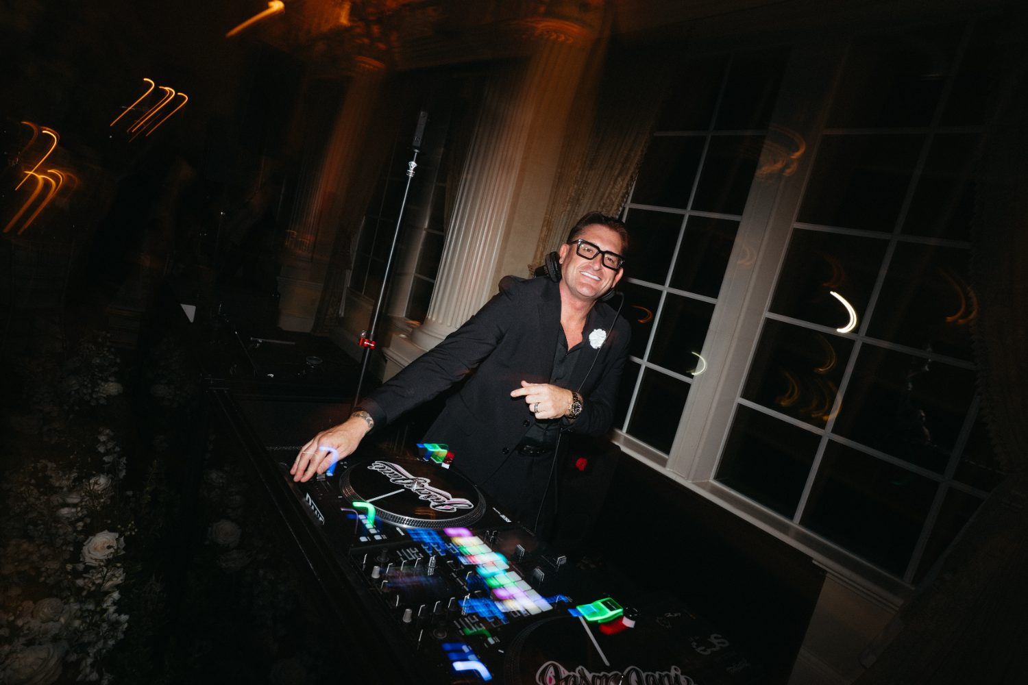 Jason Jani mixing on turntables